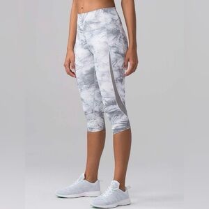 Lululemon Pace Perfect Crop (17") Breeze By White Light Cast / Light Cast Size 4